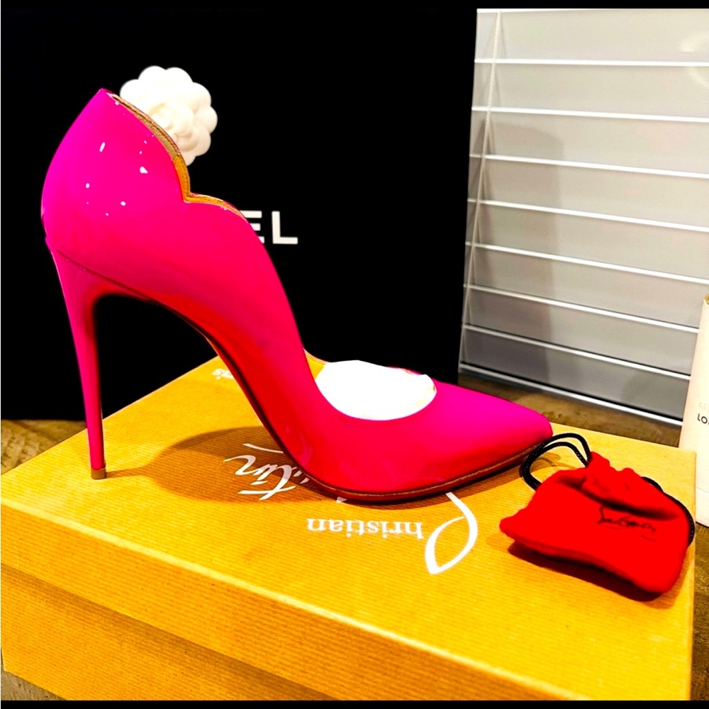 Christian Louboutin 🩷 hot chick 100 patent
Color diva